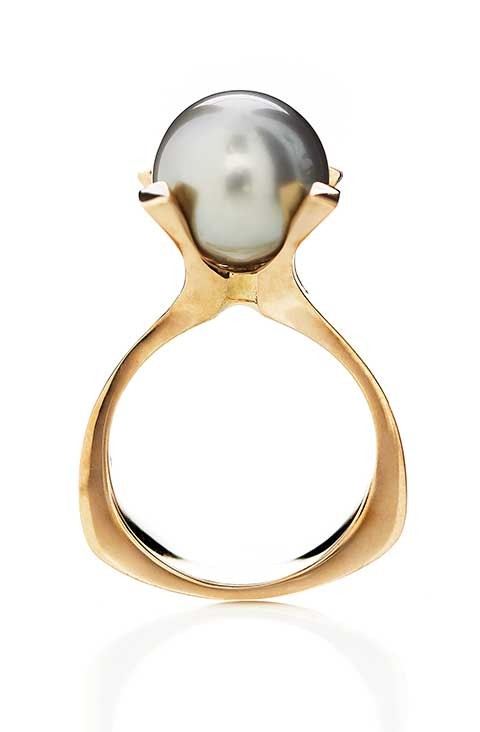 Guldsmykker Smukt guldsmykke, som ring, i 14 Karat guld med naturperle