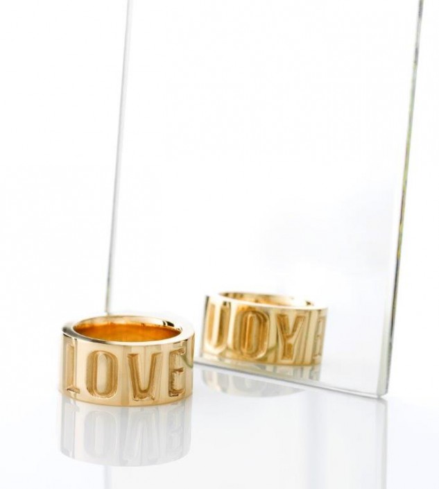 Guldring LOVE - 14 Karat guldring fra Melcher Copenhagen i smukt enkelt og unikt design.