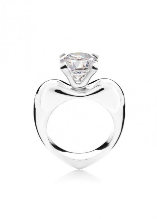 Guldsmykker Hjertering fra Melcher Copenhagen i hvidguld og med diamant. Guldsmykker og diamanter går hånd i hånd er kan være en perfekt morgengave.