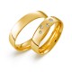 Vielsesringe i guld med diamanter i brilliantslibning i et meget enkelt smukt og klassisk look.